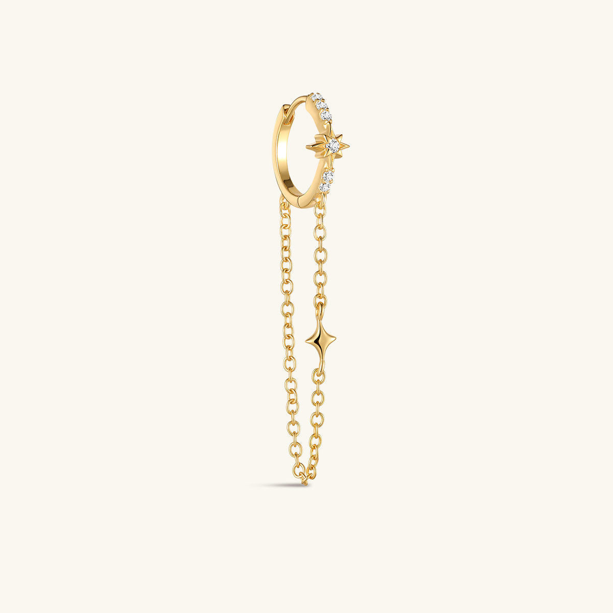 Close-up of KOSINER Rising Star gold-plated chain hoop with a long chain loop and polished star charm in an ear stack