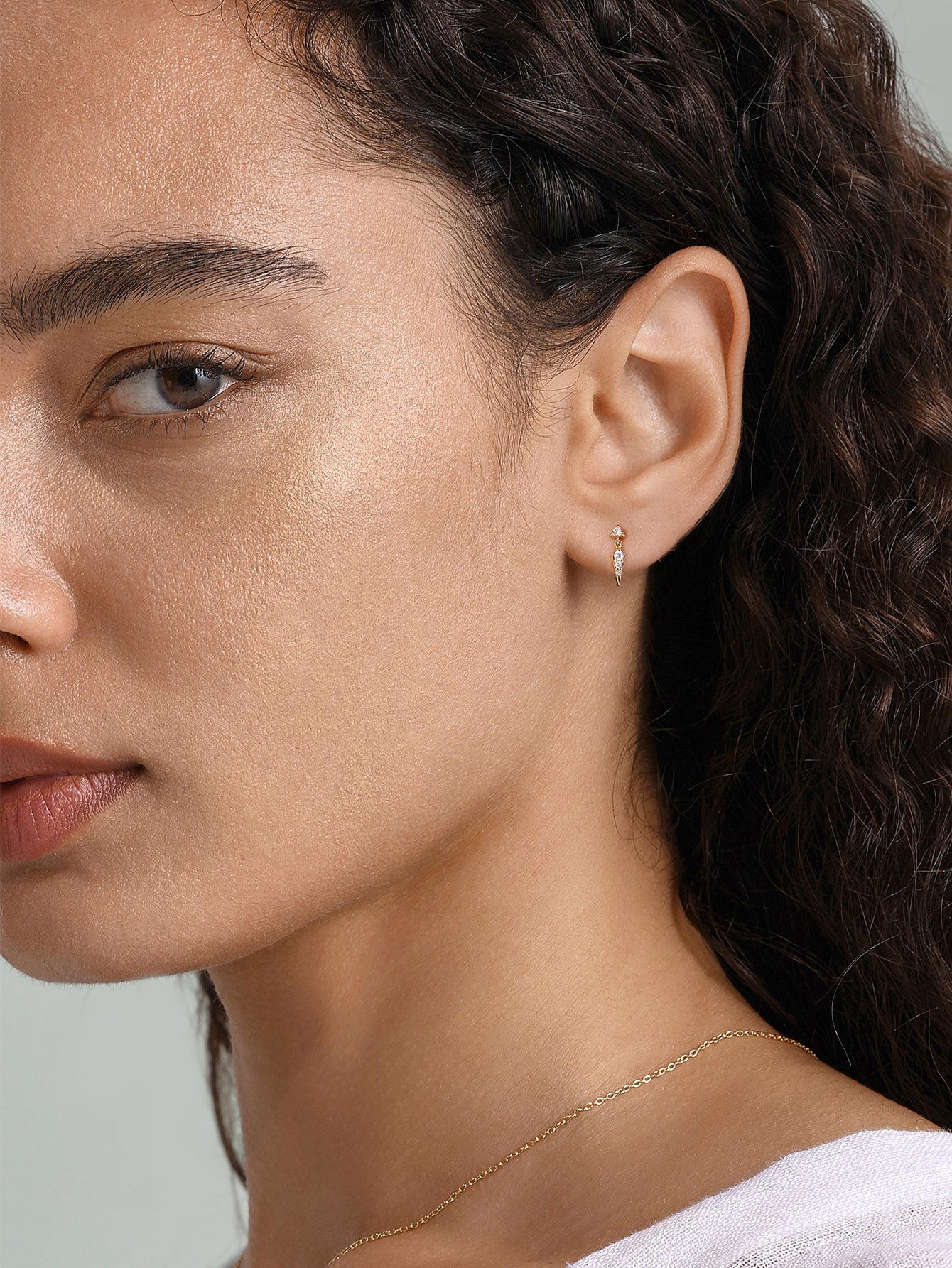 Goujon à dos plat avec rivet CZ en or massif 14 carats