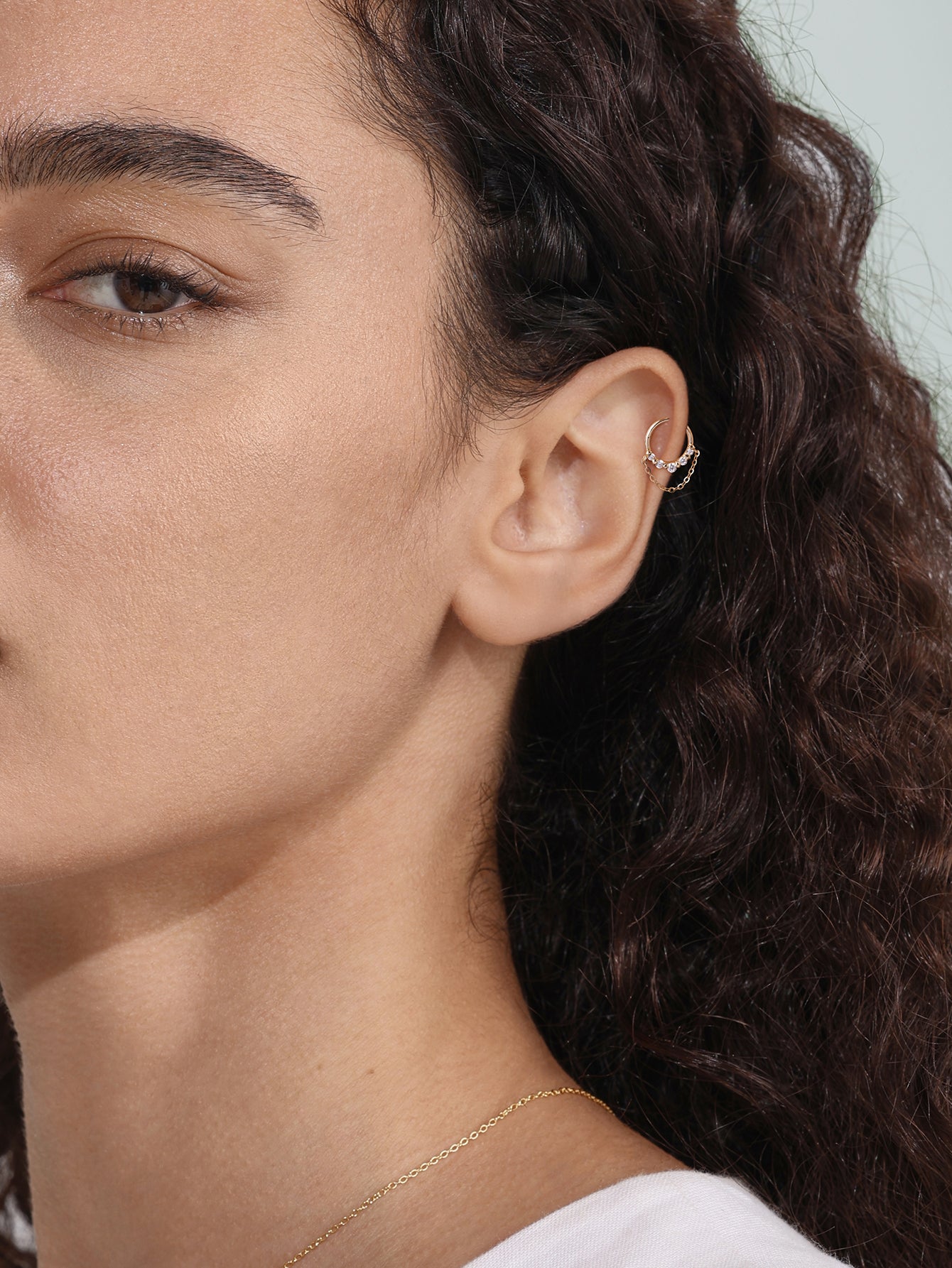 Anneau d'oreille à pompon prisme en or massif 14 carats