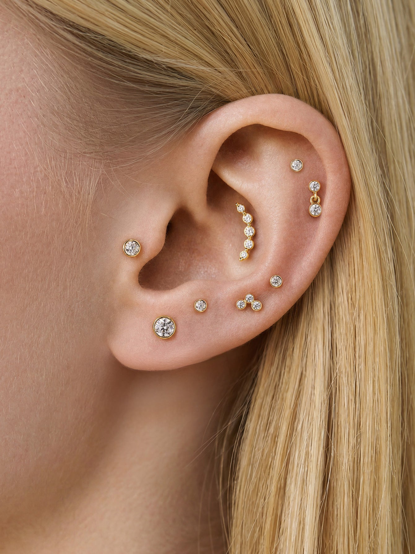 Piercing de oreja roscado con circonita cúbica de oro macizo de 14 quilates