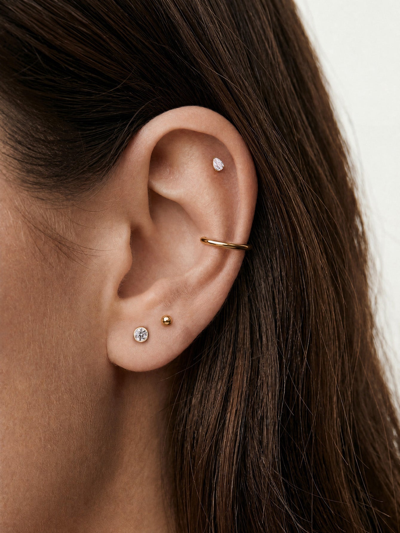 14K massief gouden zirkoon oorpiercing met schroefdraad