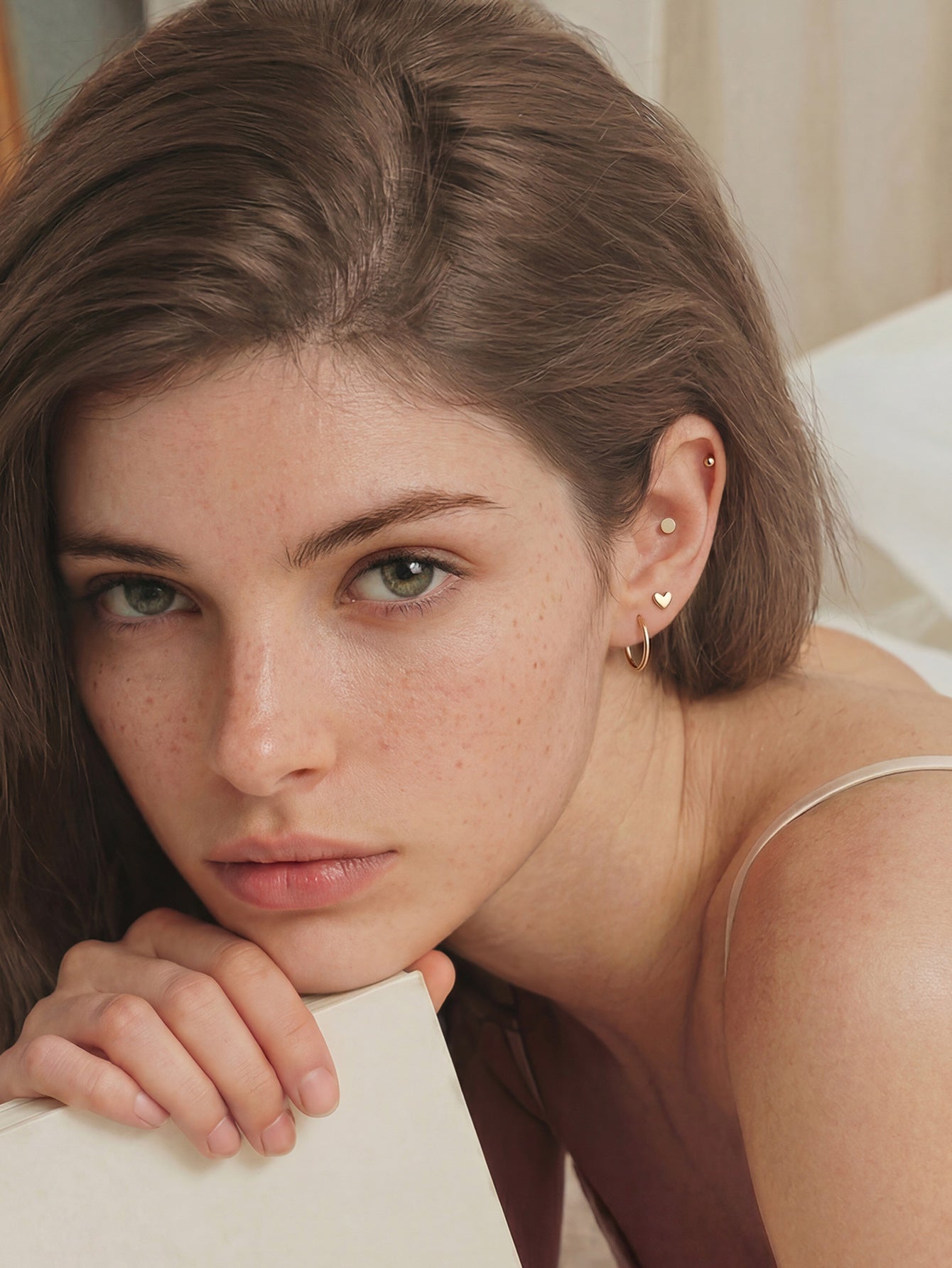 KOSINER elegant silver jewelry featuring a unique design, perfect for adding a touch of sophistication to any outfit.
