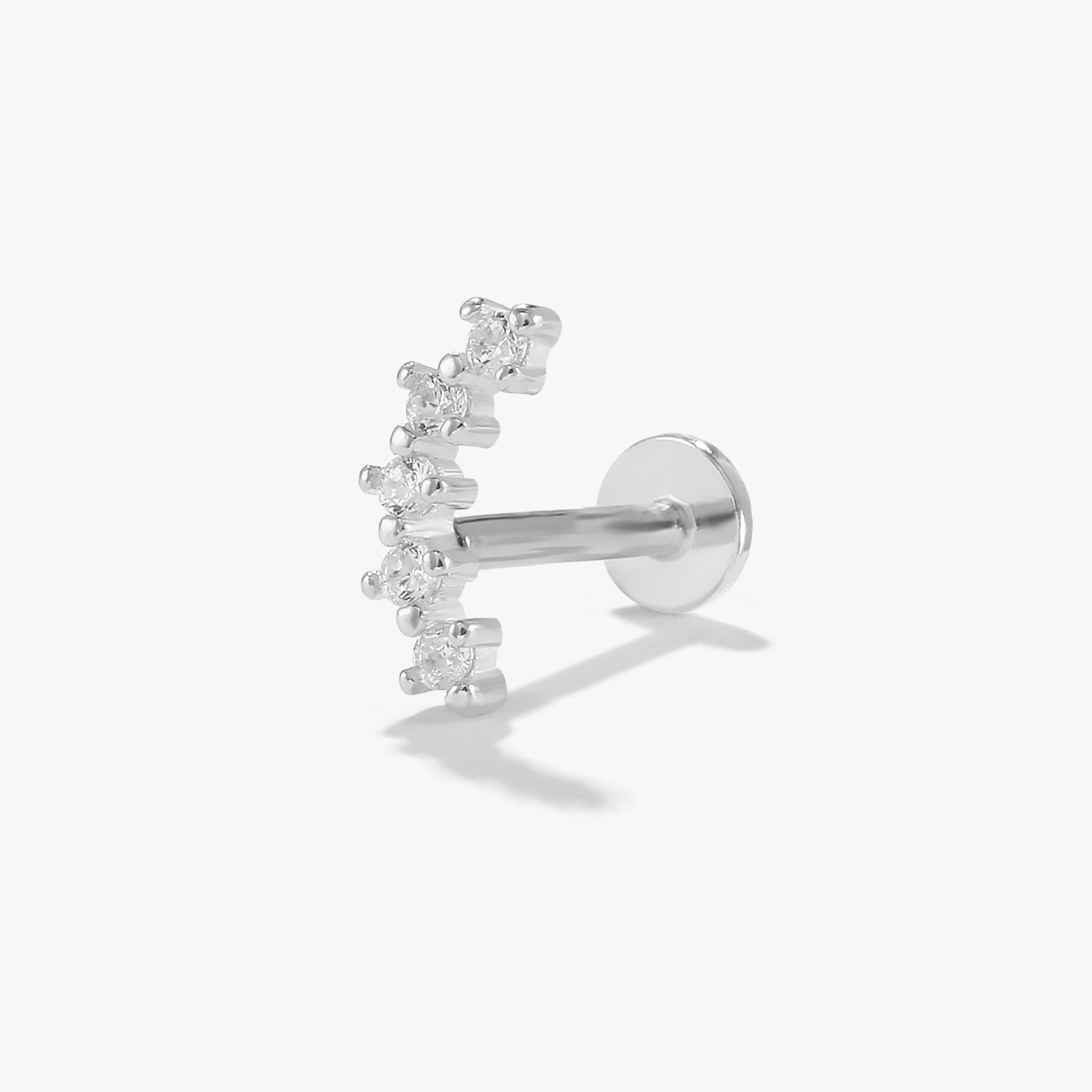 925 sterling zilveren labret-oorknopje met platte achterkant en boog van vijf zirkonia's, 16G, paal van 8 mm.