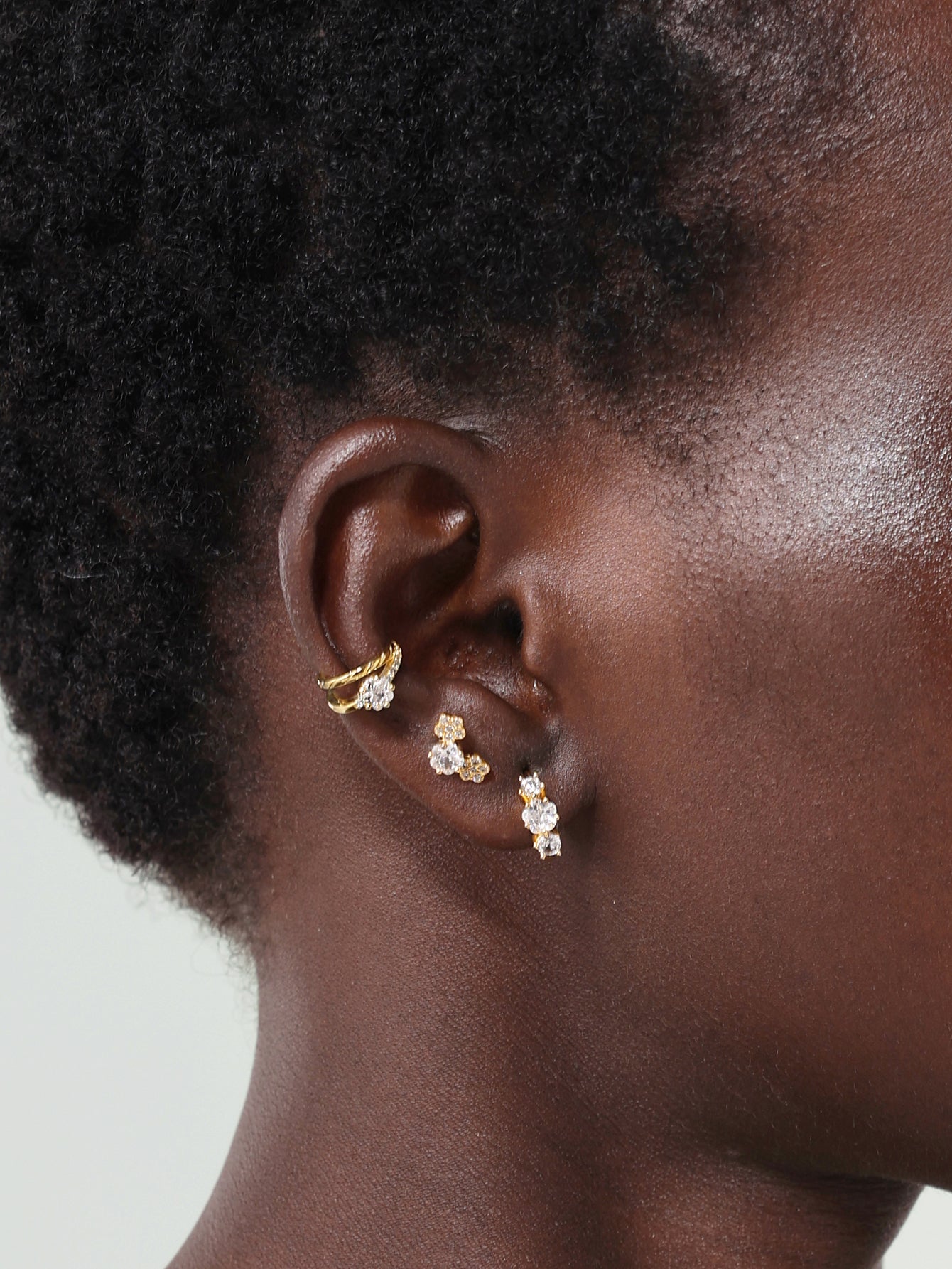 Brincos de argola de flor de zircônia em flor de cerejeira em prata esterlina 925