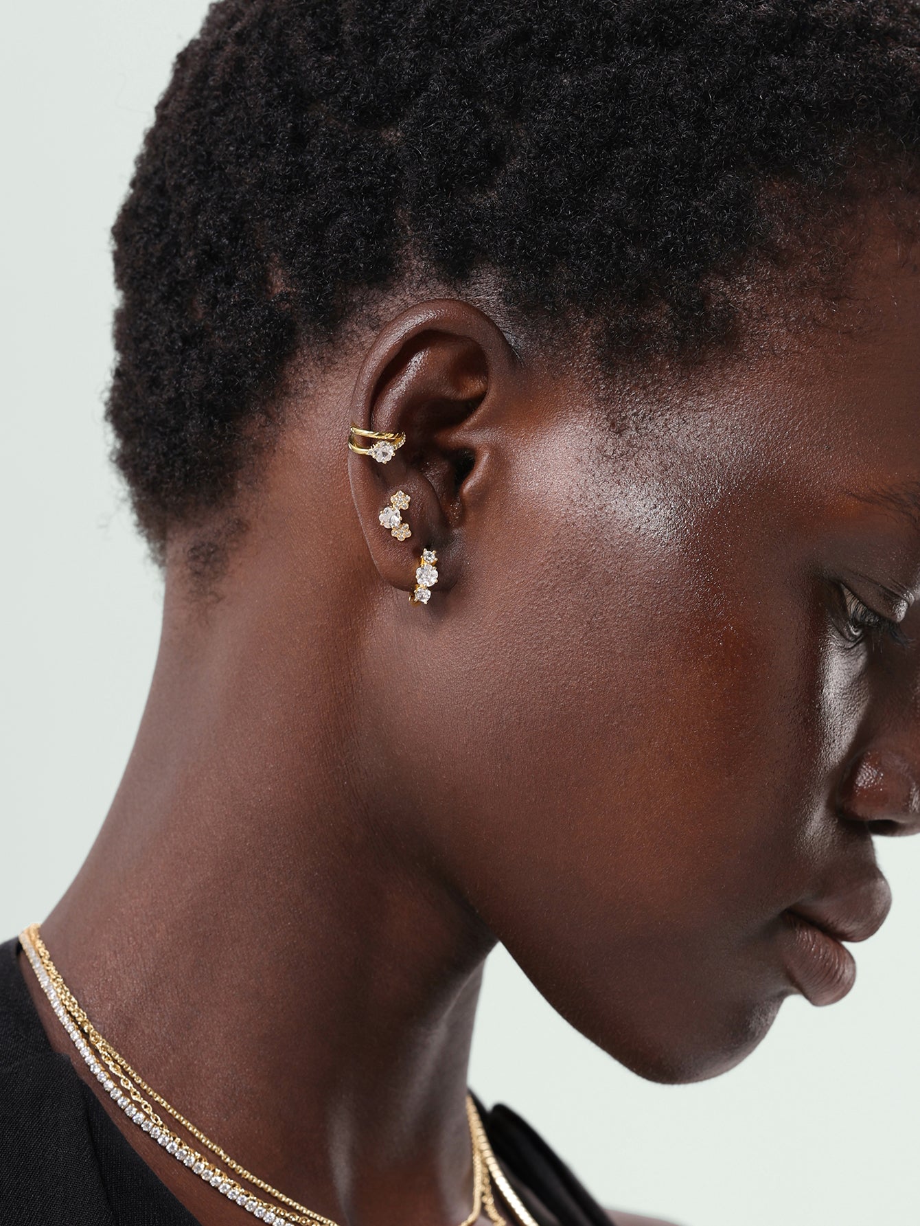 Brincos de argola de flor de zircônia em flor de cerejeira em prata esterlina 925