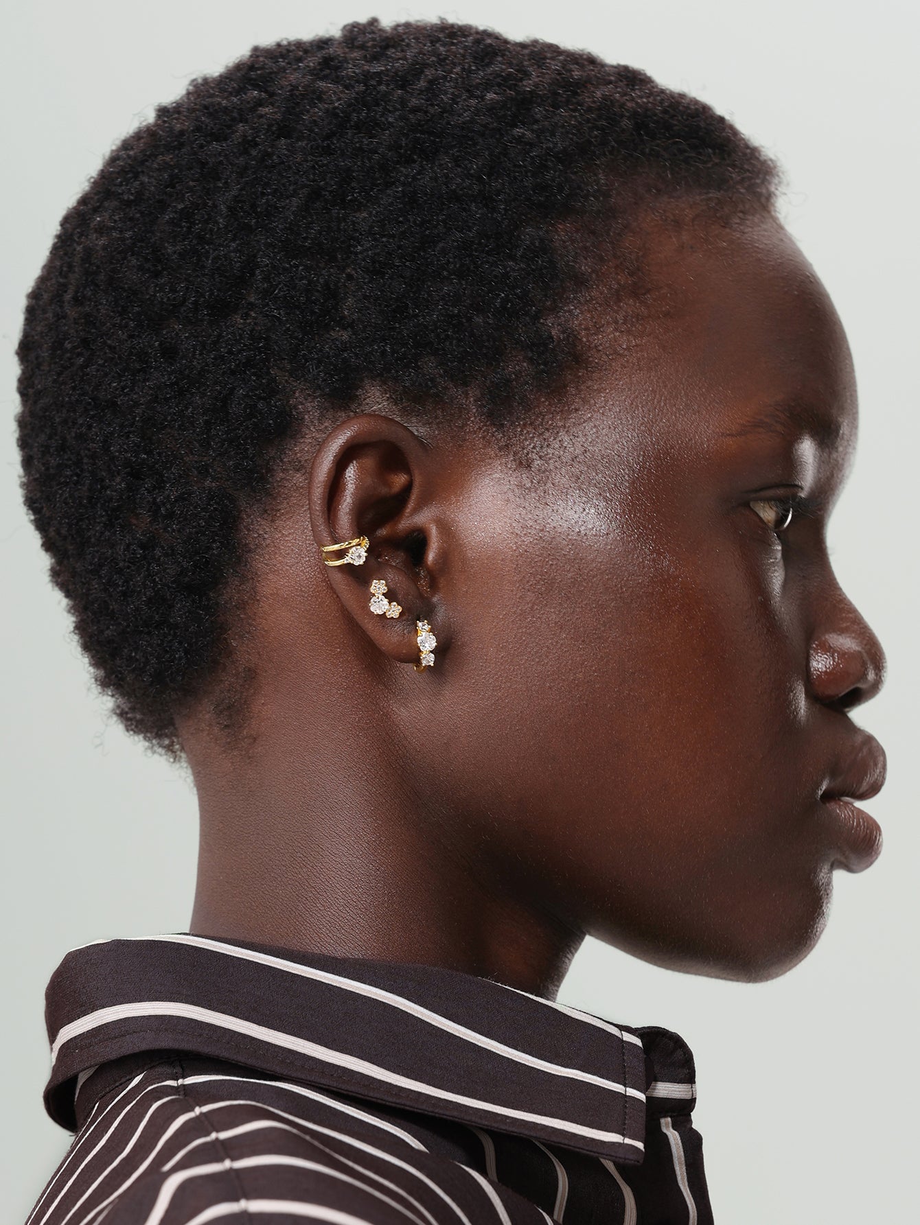 Brincos de argola de flor de zircônia em flor de cerejeira em prata esterlina 925