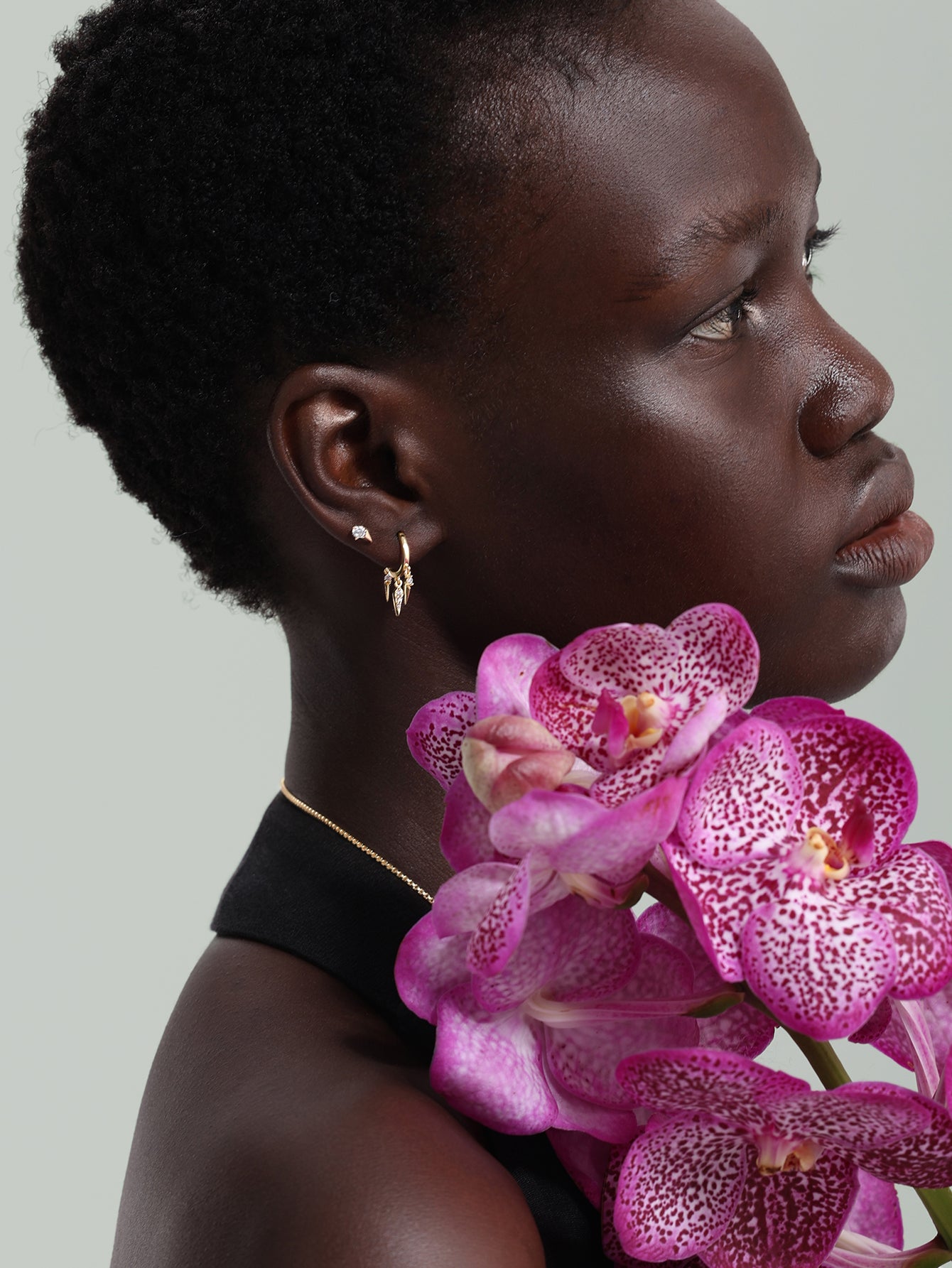 Goujon à dos plat triangulaire prisme soltaire en or massif 14 carats