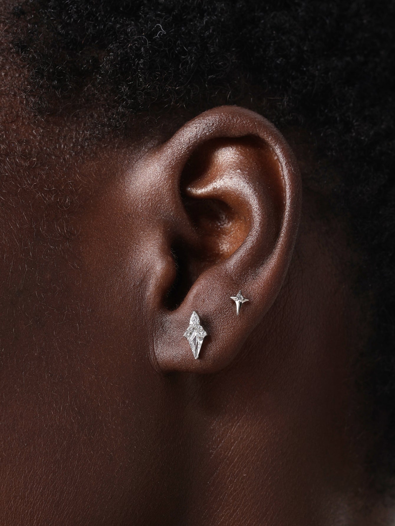 Mini-Starlight-Ohrstecker aus Titan