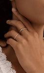 Kosiner Jewelry Anillo apilable con pavé clásico Essentials en oro macizo de 14 quilates