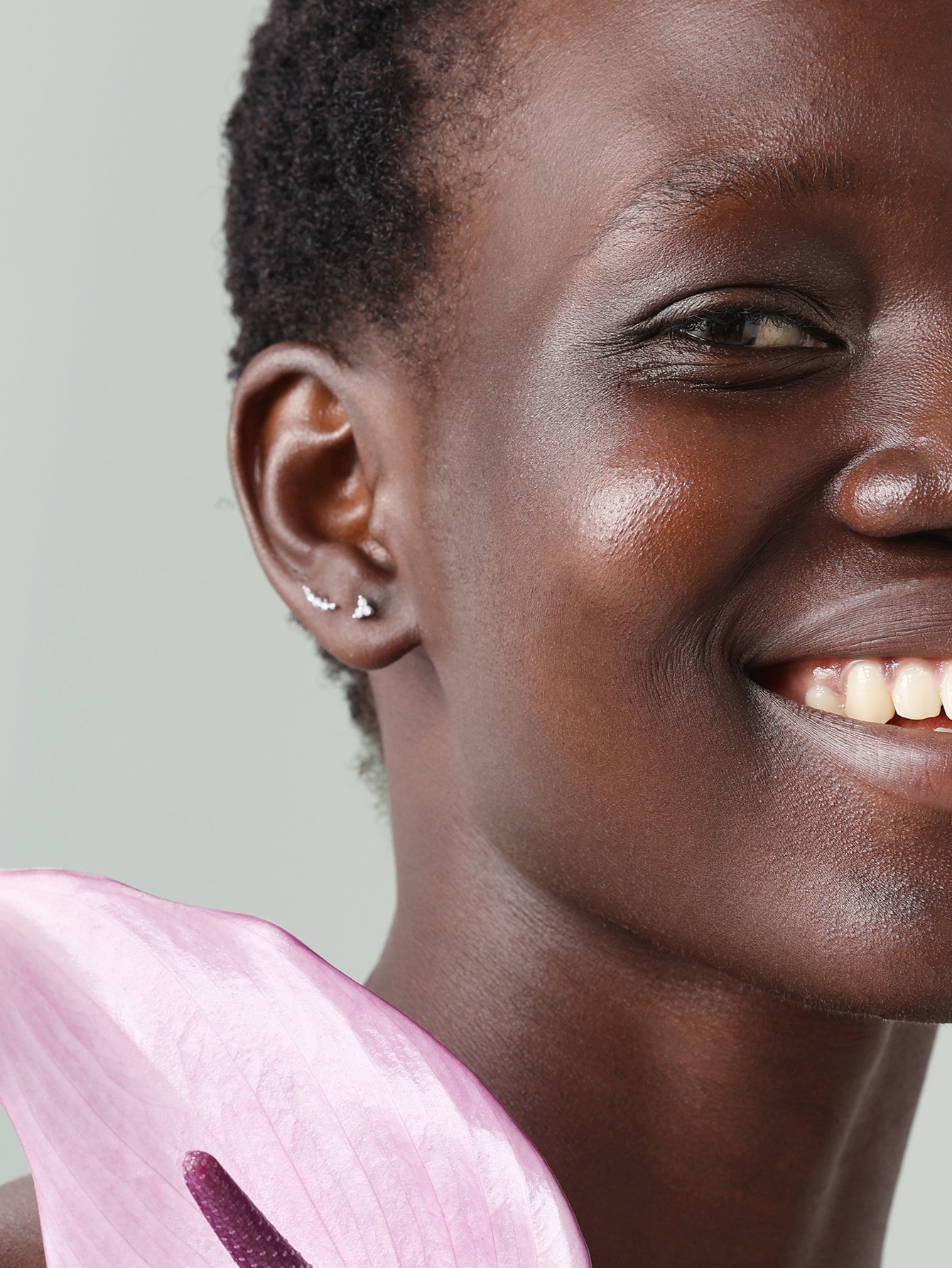 Piercing de orelha crescente em ouro maciço 14K