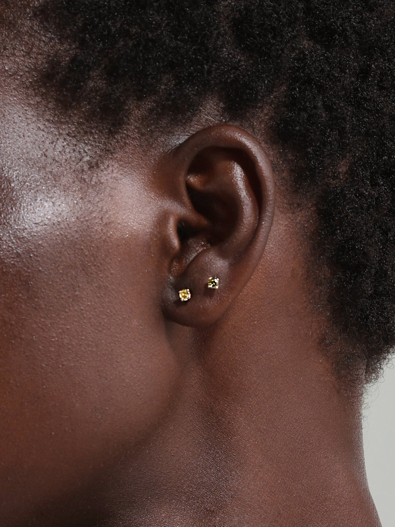 14K massief gouden augustus geboortesteen Stud