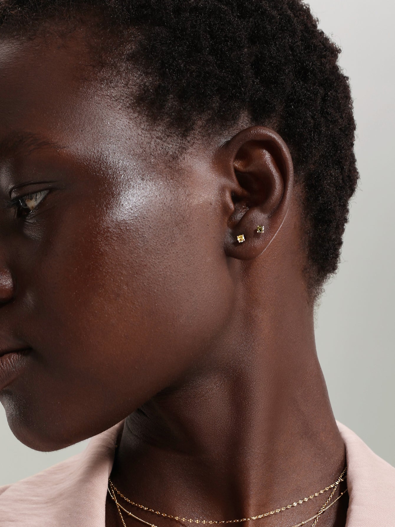 14K massief gouden augustus geboortesteen Stud