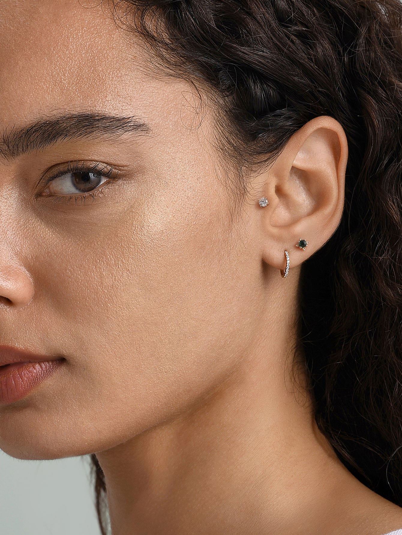 Goujon classique à dos plat en agate mousse en or massif 14 carats