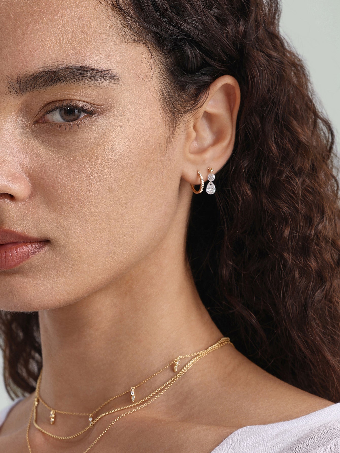 Gota de água em ouro maciço 14K com parte traseira lisa