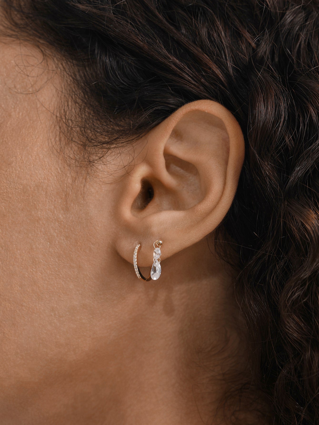 Gota de água em ouro maciço 14K com parte traseira lisa