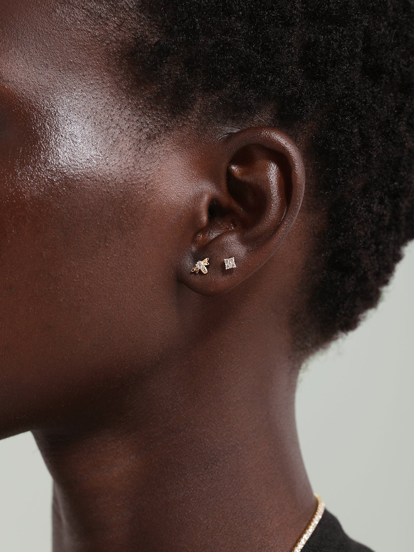 14K massief gouden bijenzirkoon oorpiercing Stud