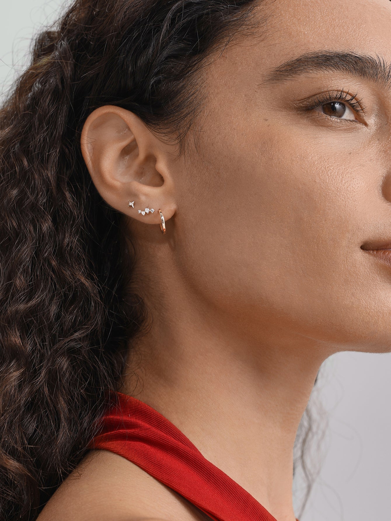 14K massief gouden glanzende sterrenbeeld oor piercing Stud