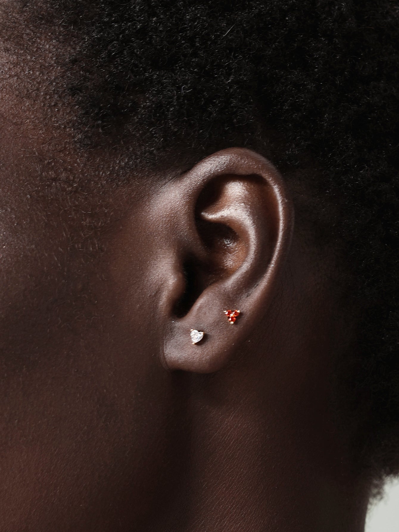 Clou d'oreille en or massif 14 carats avec zircone et cœur d'amour