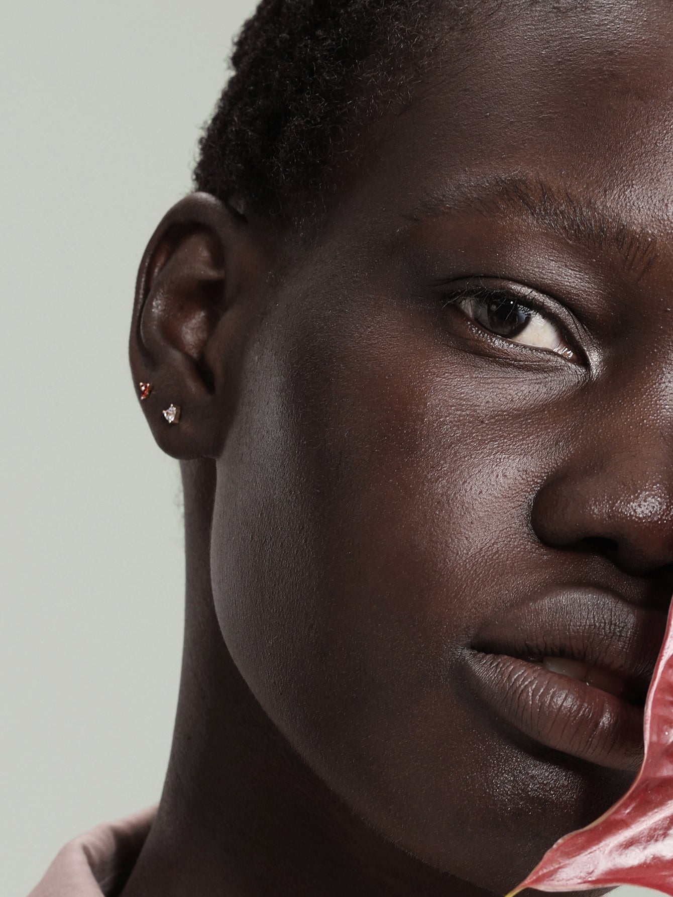 Clou d'oreille en or massif 14 carats avec zircone et cœur d'amour