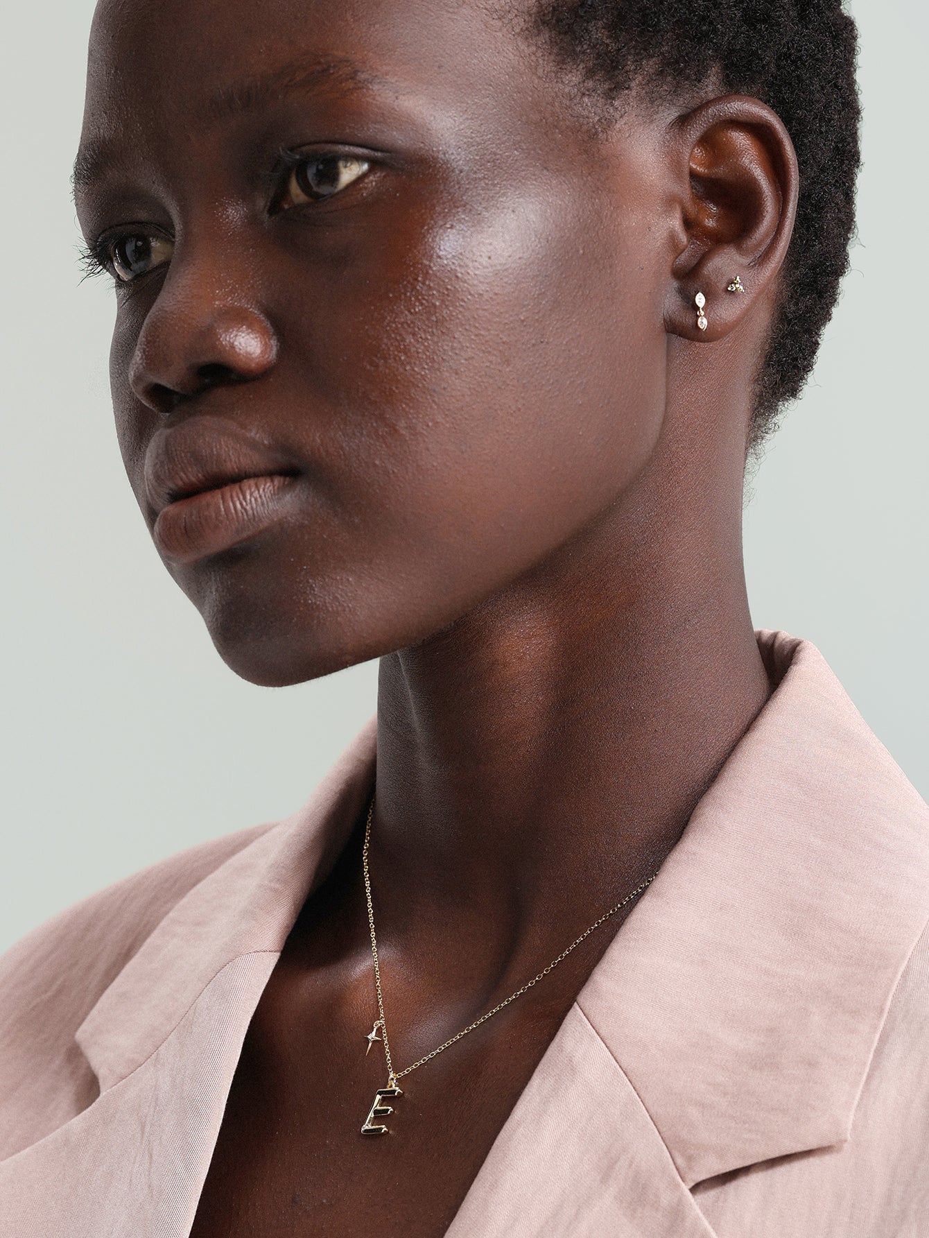 Clou de perçage d'oreille en zircon avec lunette marquise en or massif 14 carats