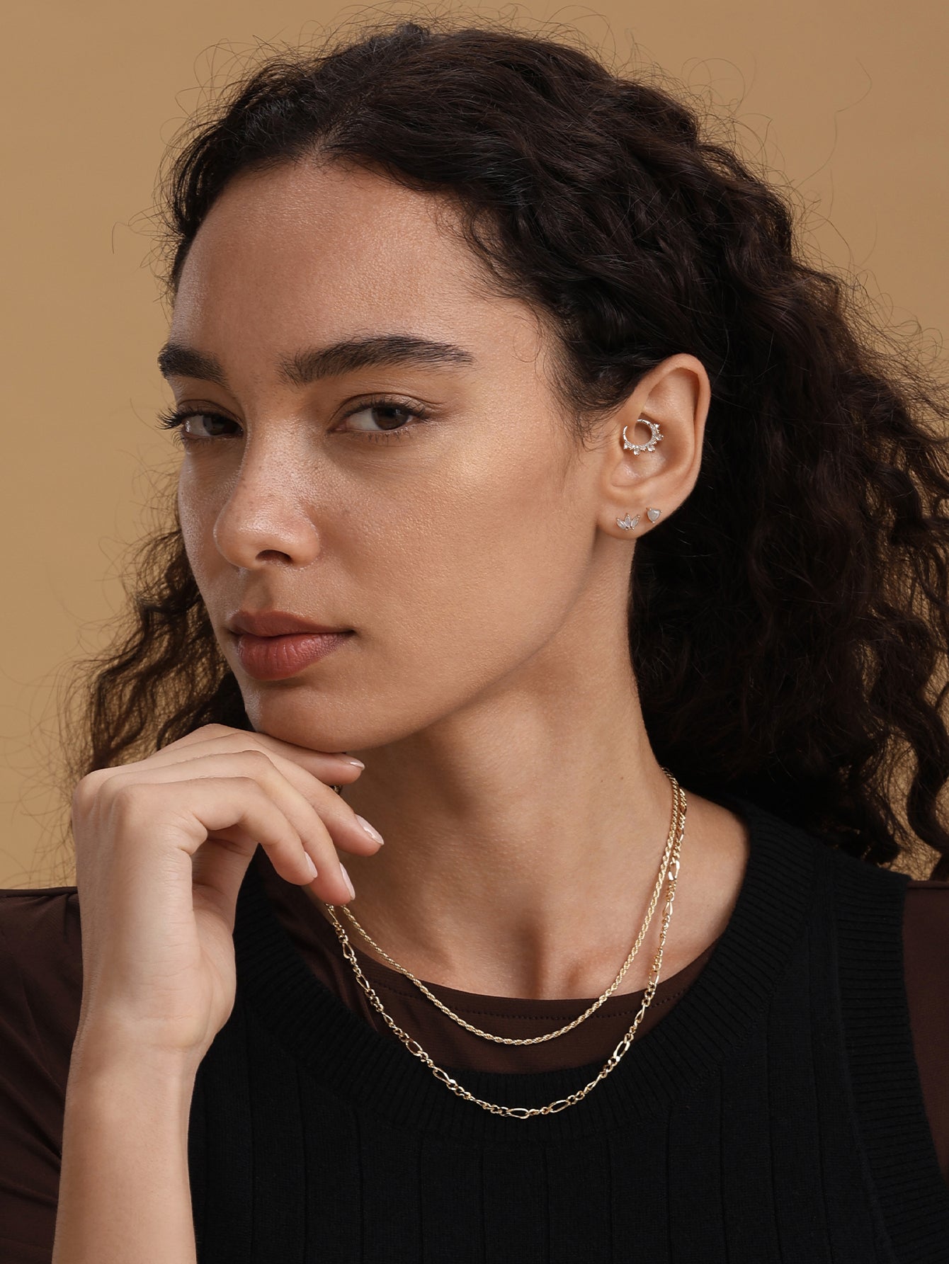 Ohrstecker aus 14-karätigem Massivgold mit Mondstein und flacher Rückseite