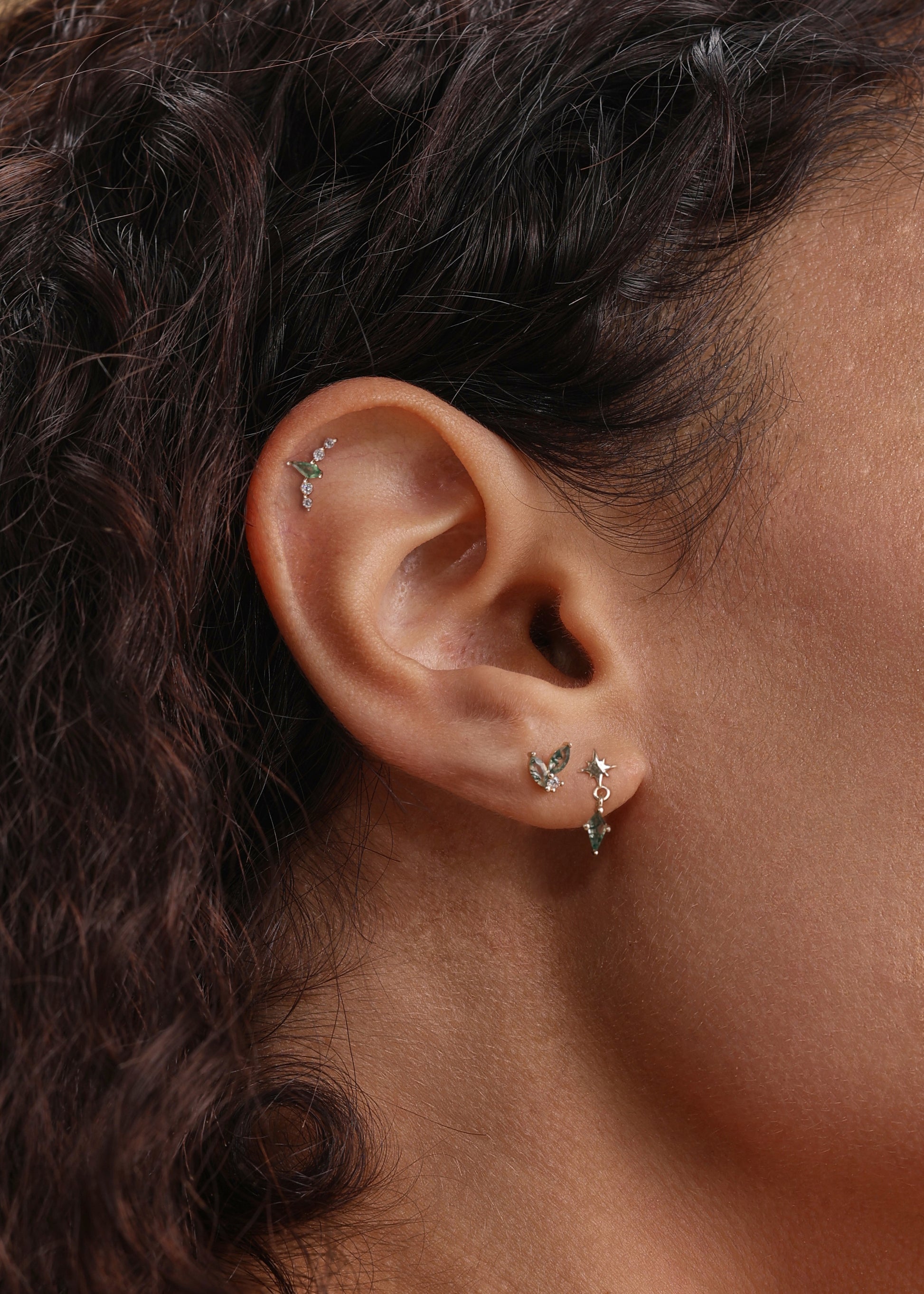 Płaski sztyft z 14-karatowego złota z rombowym agatem i agatem