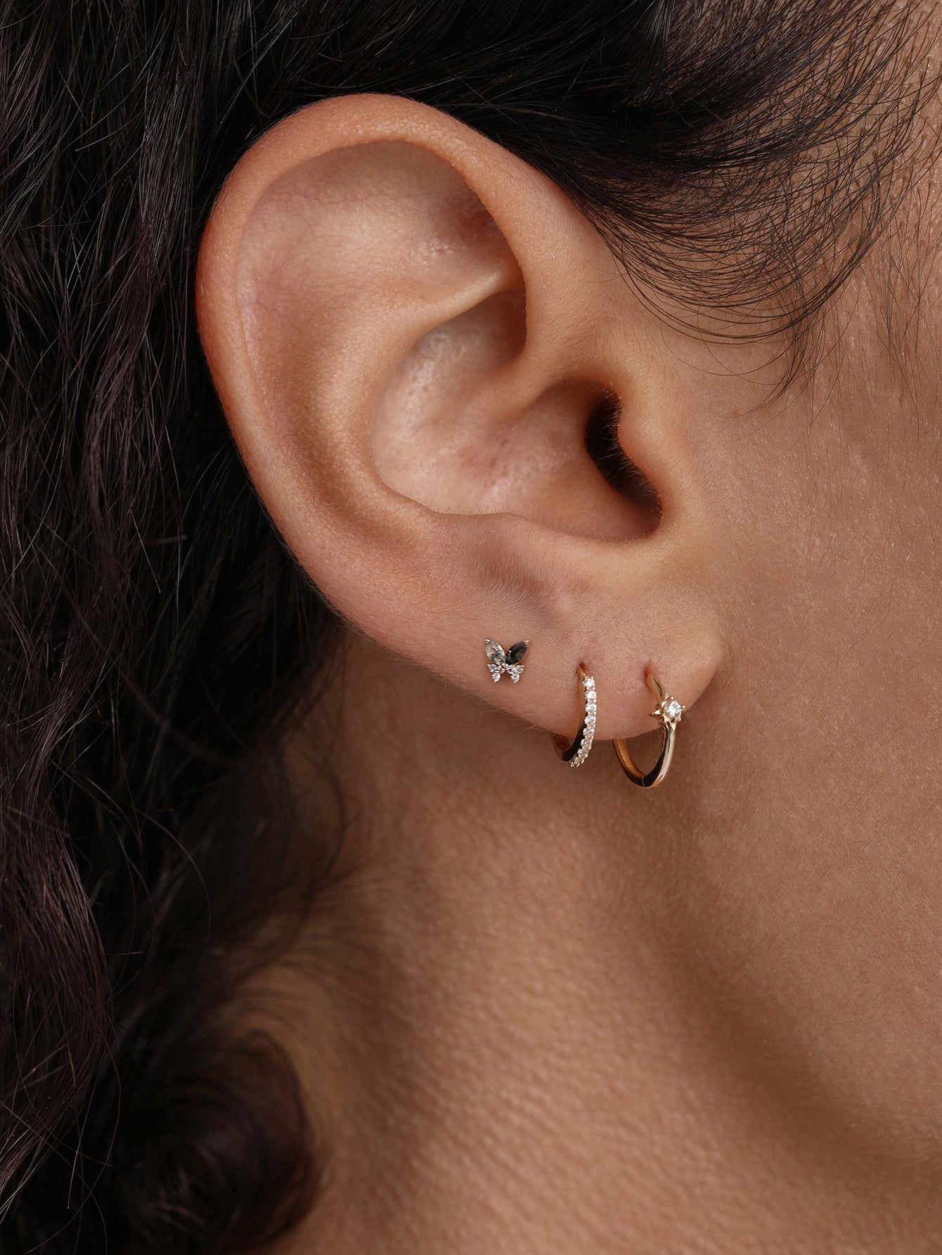 Goujon à dos plat papillon en agate mousse en or massif 14 carats