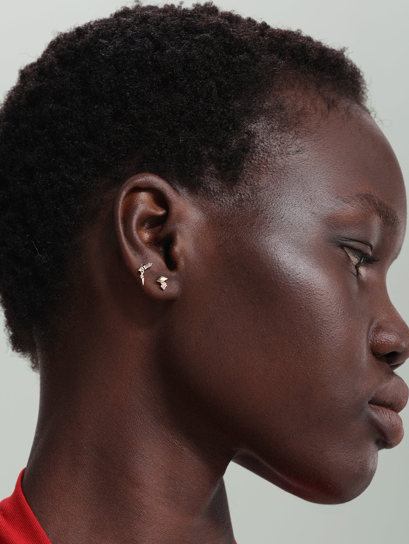 Goujon géométrique à dos plat en or massif 14 carats