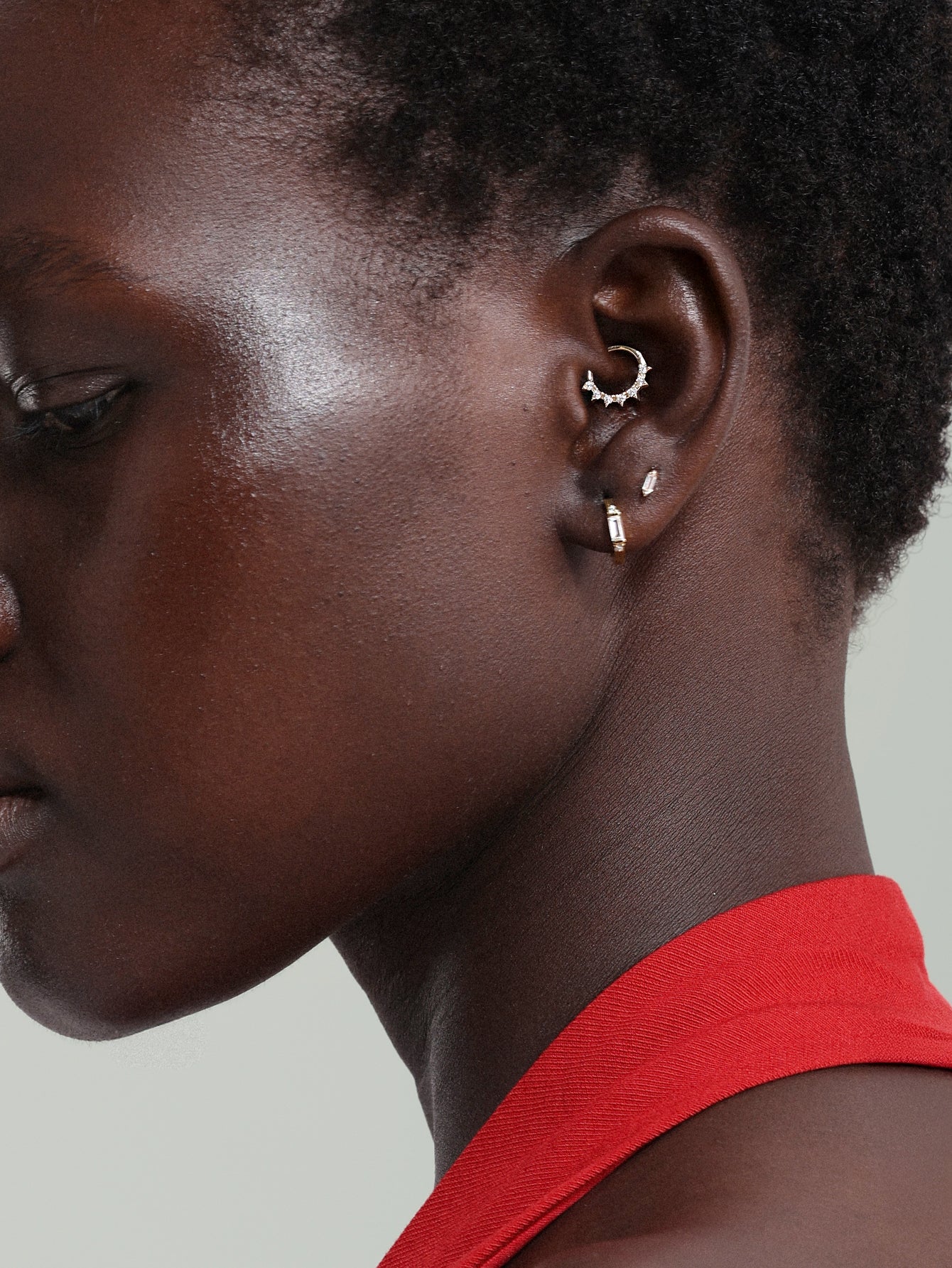 Aro de oreja de prisma de oro macizo de 14 quilates