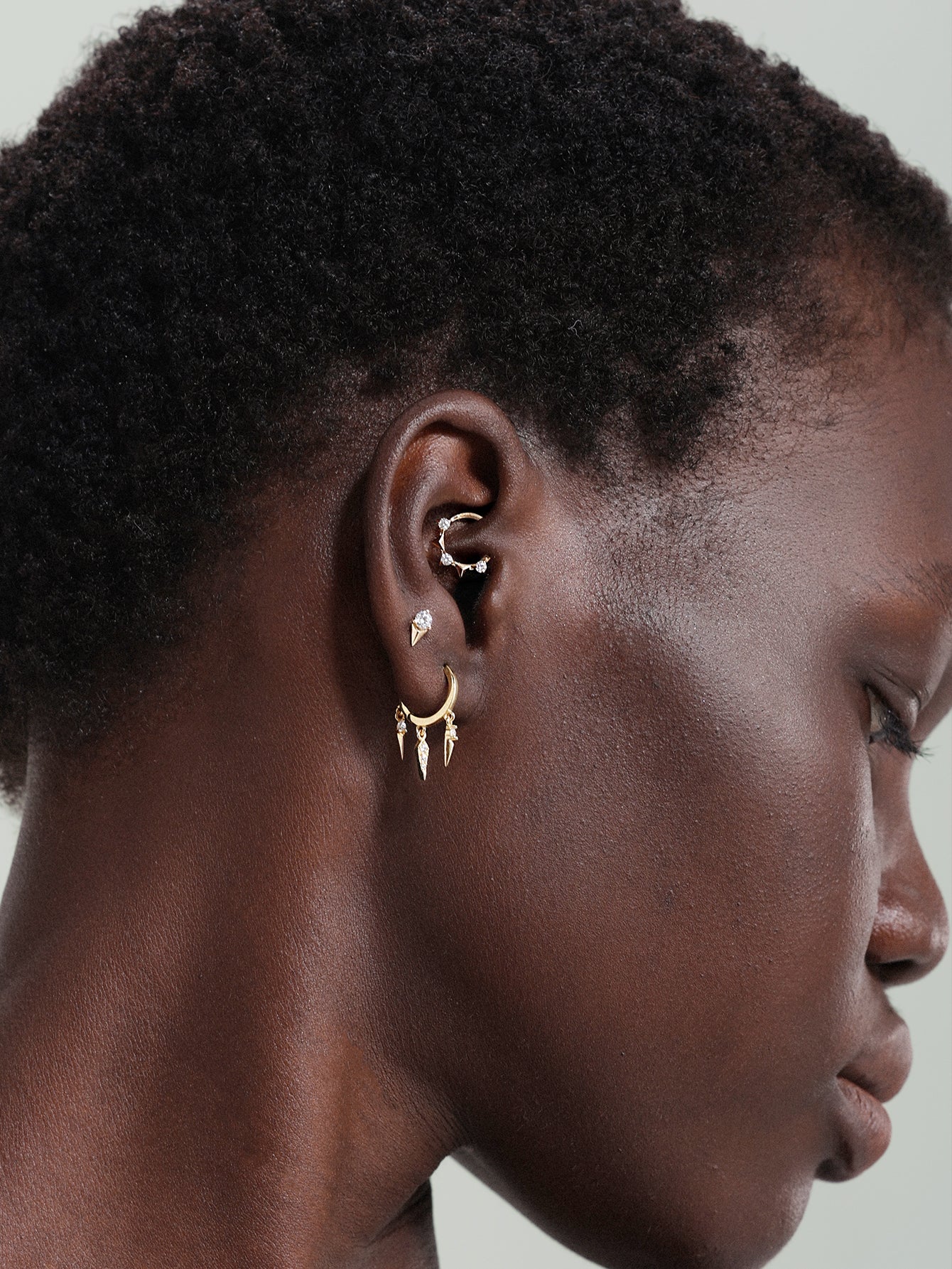 Anneau d'oreille géométrique prisme en or massif 14 carats