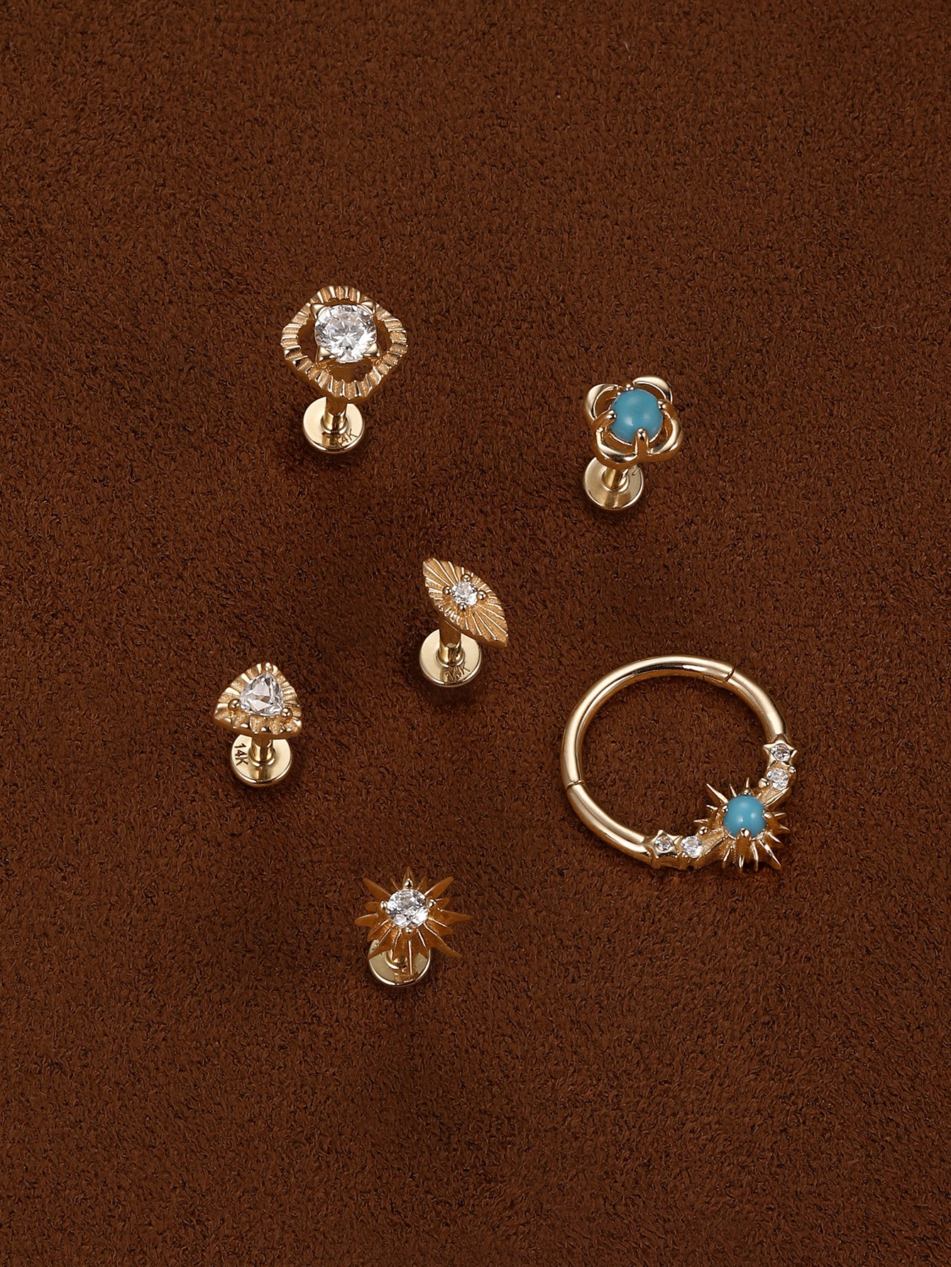 Étoile czworoboczna teksturowana okrągła wkrętka CZ z płaskim tyłem z 14-karatowego złota