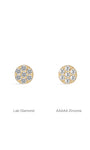 Comparación de pendientes de labret de oro de 14 quilates: uno con un grupo de diamantes de laboratorio y otro con un grupo de circonitas AAAAA.