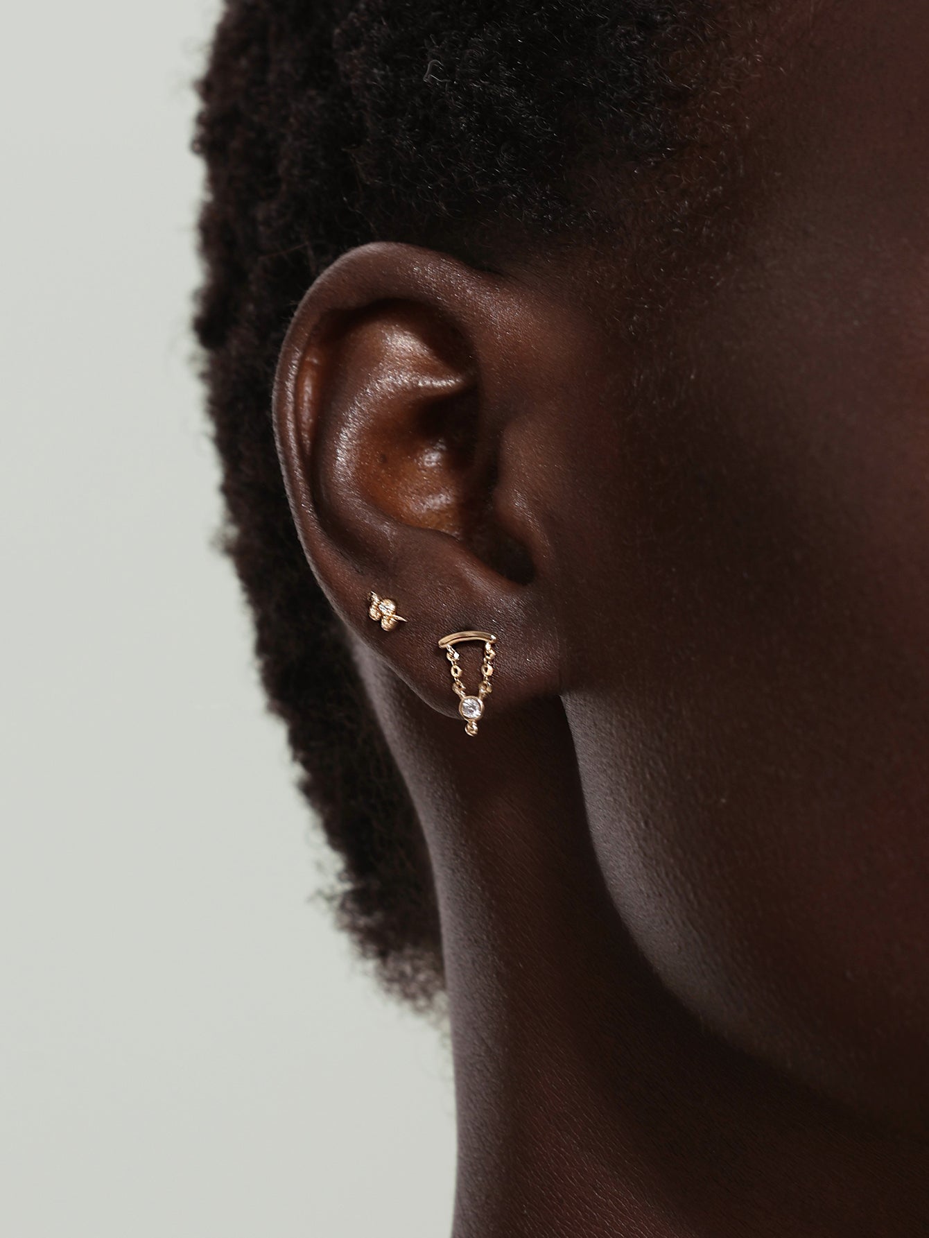 14K massief gouden slangvormige zirkoon oorpiercingknop