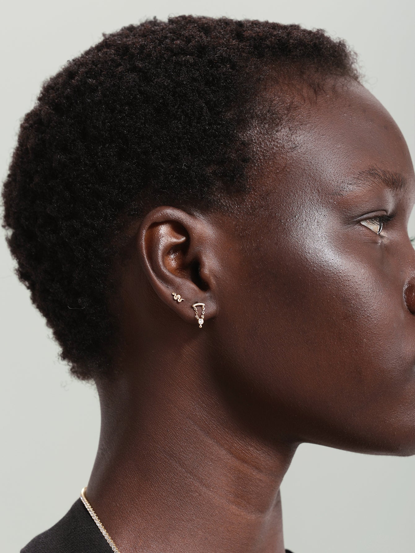 14K massief gouden slangvormige zirkoon oorpiercingknop