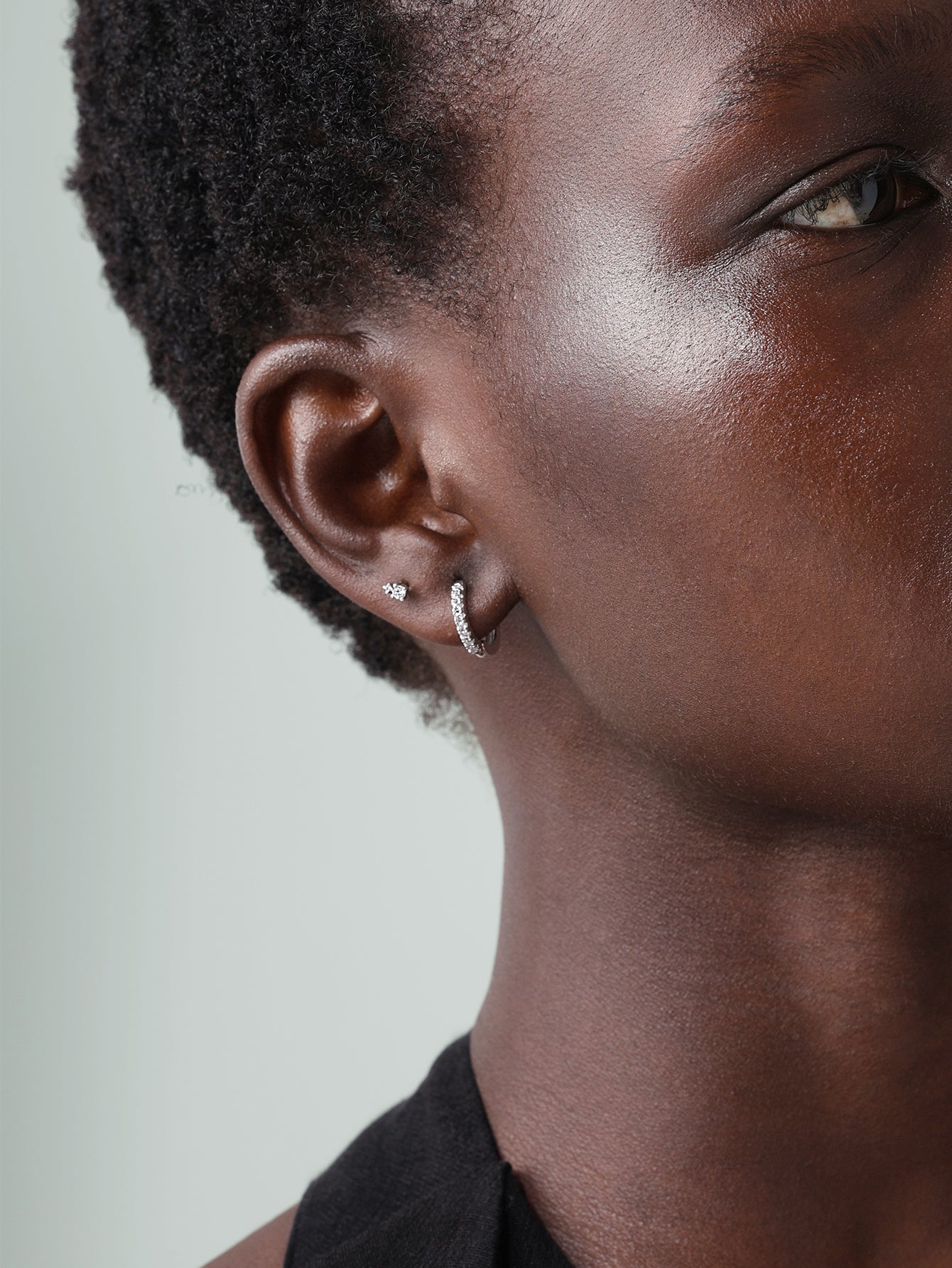 Piercing de oreja de circonio empalmado de oro macizo de 14 quilates