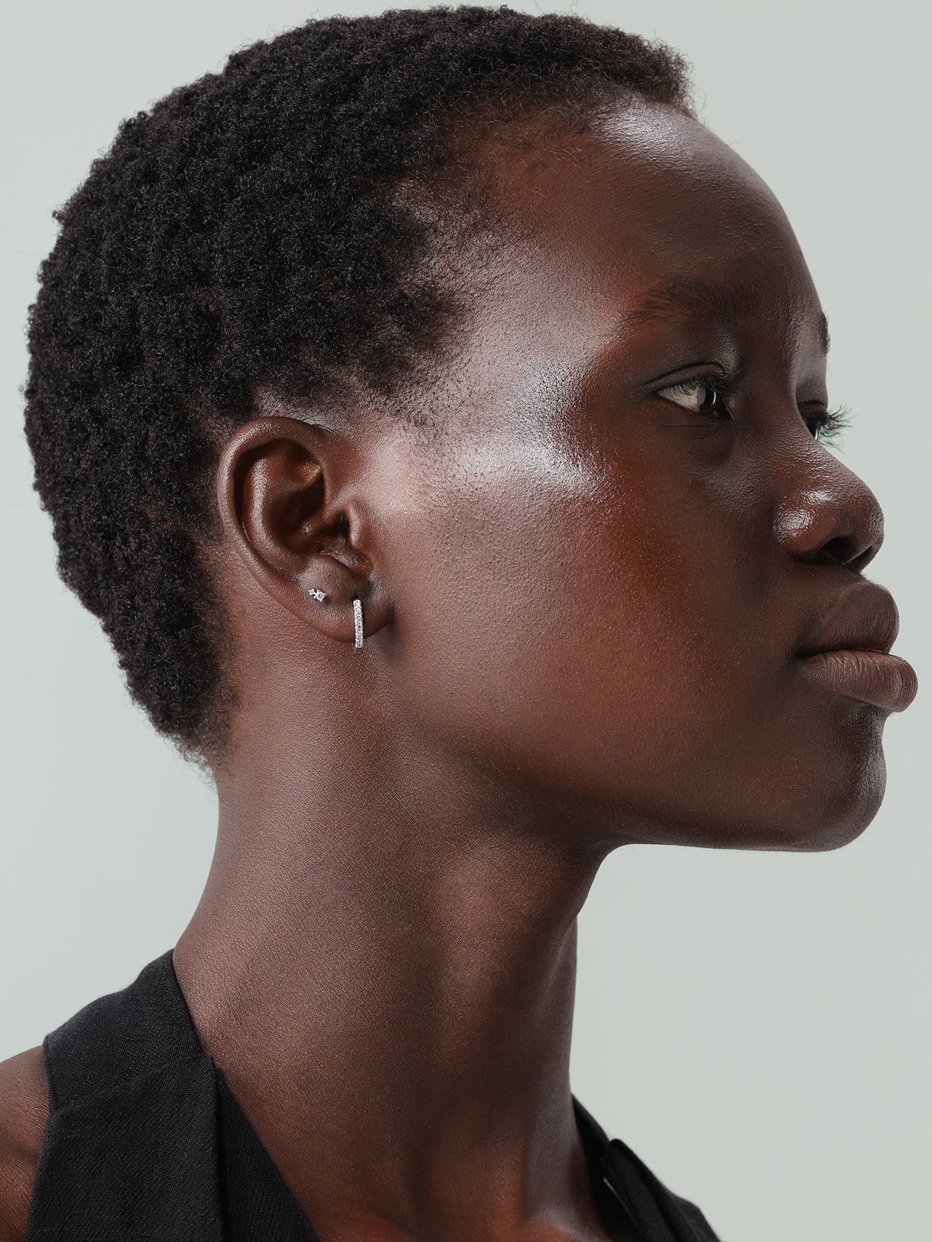 Piercing de oreja de circonio empalmado de oro macizo de 14 quilates