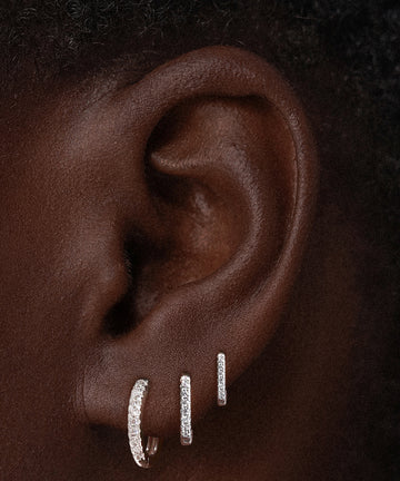 ear lobe stud piercing