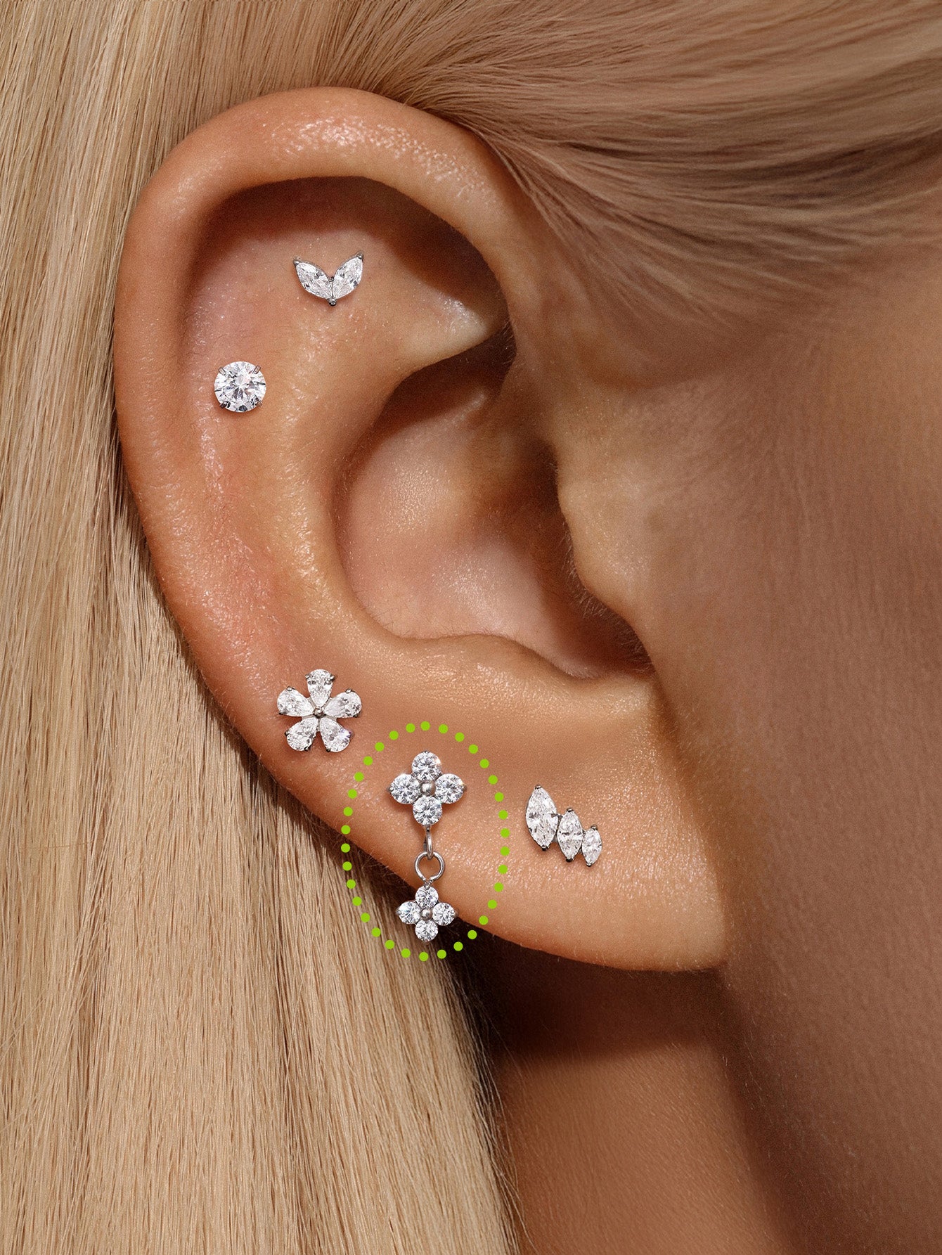 Kolczyki do przekłuwania uszu z tytanowymi kwiatami