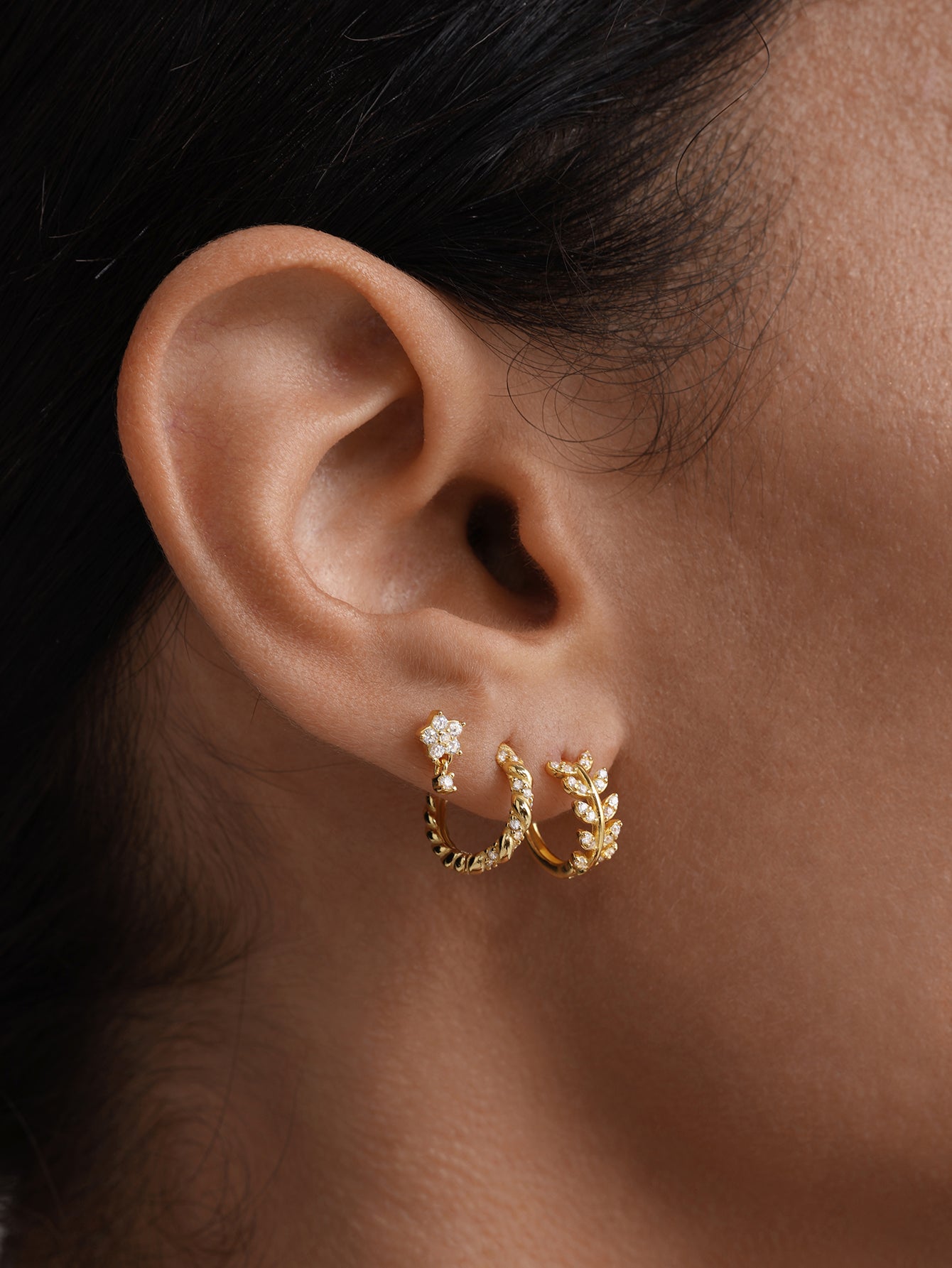 Série de boucles d'oreilles à tige en argent sterling 925 plaqué or avec gouttes de fleurs, étoile et lune