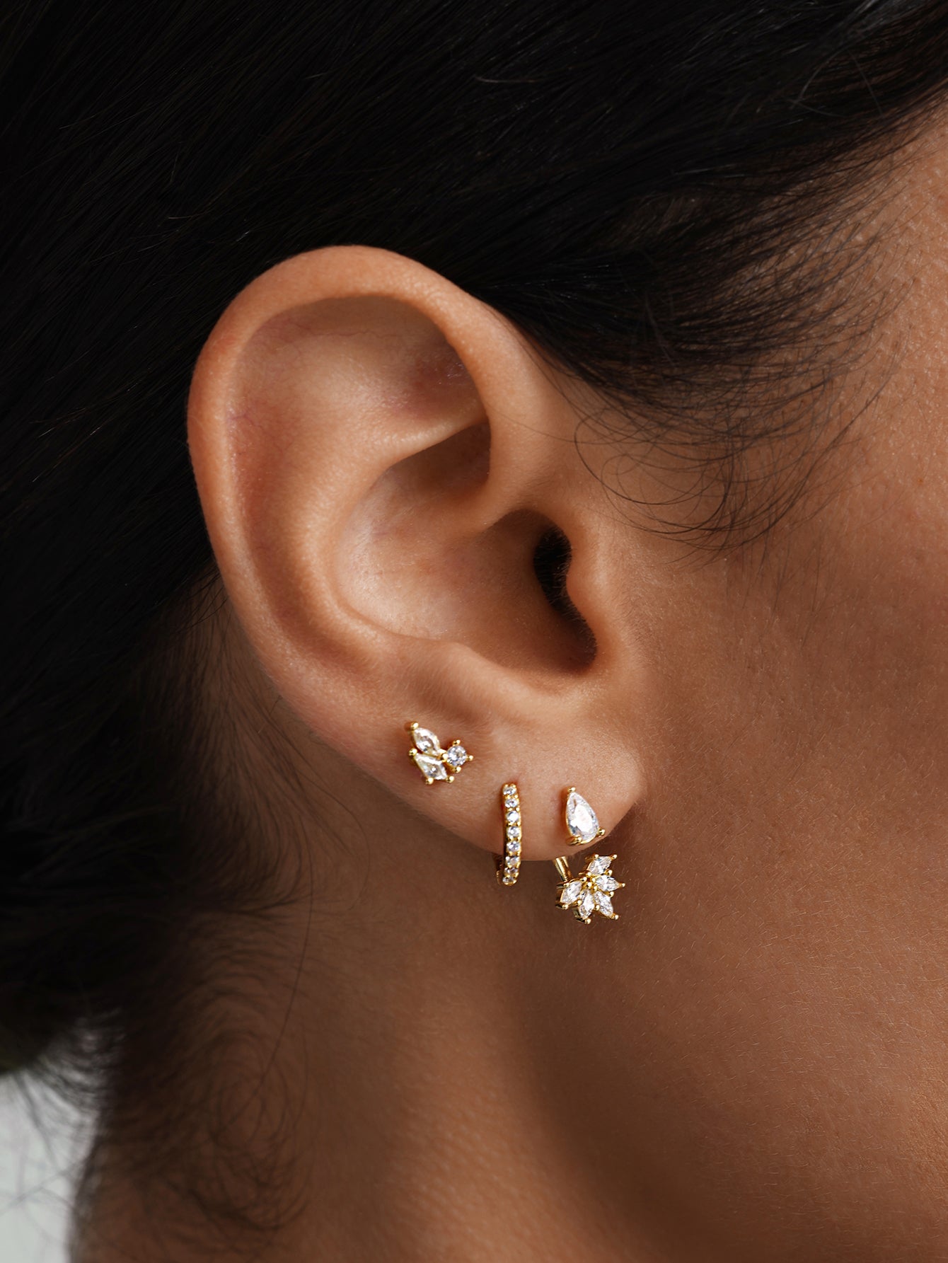 Seria kolczyków ze srebra próby 925 w kształcie łezki i cyrkonii