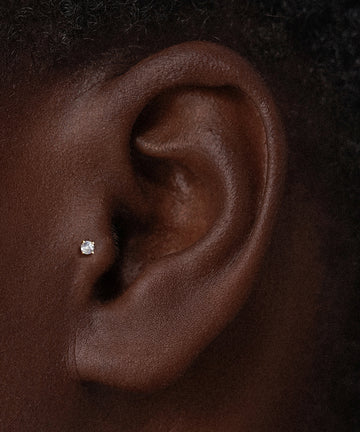 tragus piercing